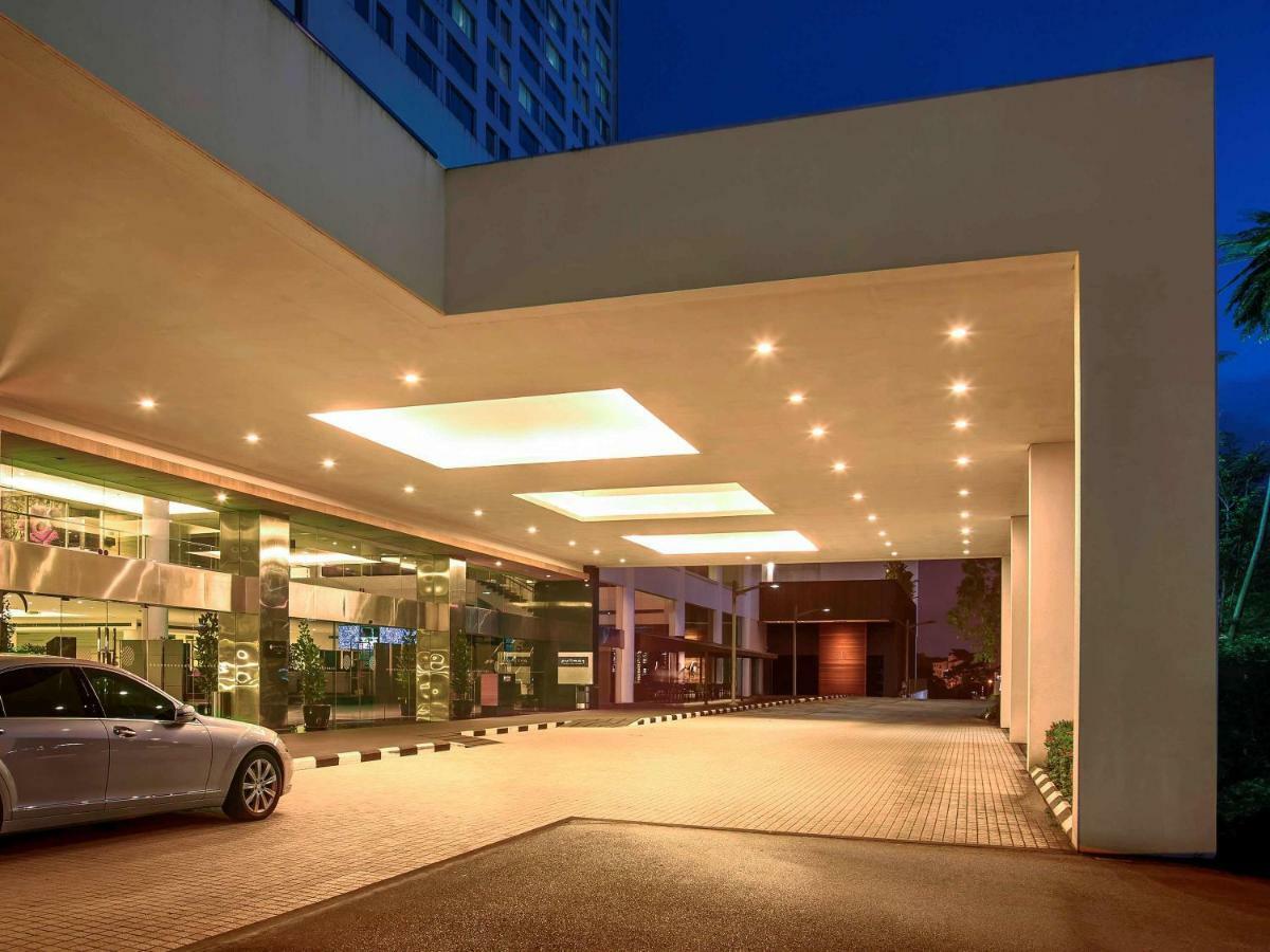 Pullman Kuching Hotel Exterior photo